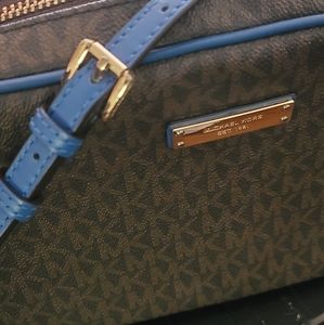 MICHAEL Jet Set Signature East-West Crossbody